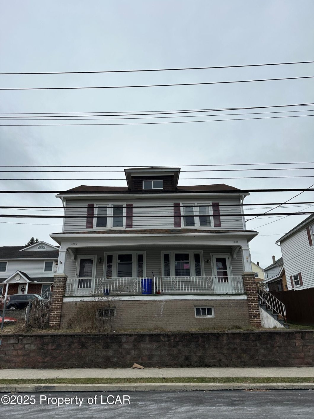 Button Real Estate - 1238-1240 Prospect Street